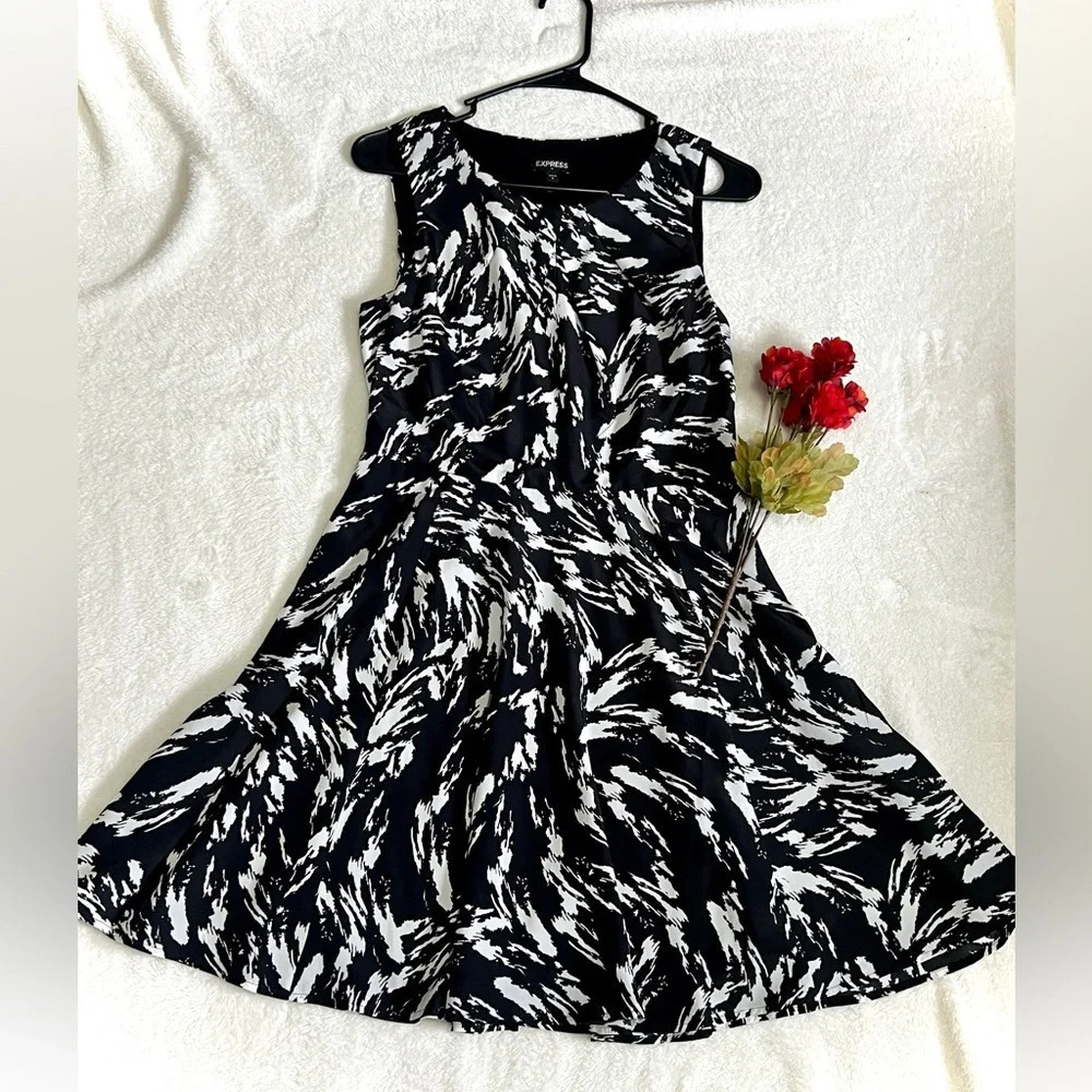 Express Printed Fit & Flare Cocktail Dress - Size 6